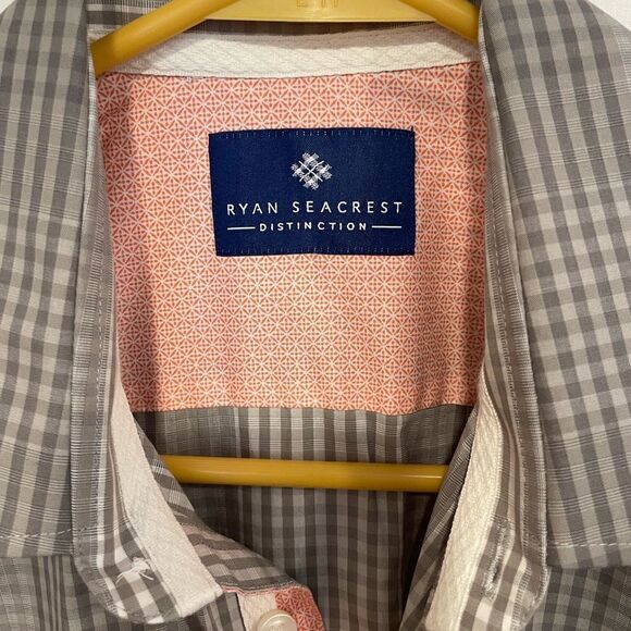 Ryan Seacrest short-sleeved, gray & white shirt, size small. - Picture 2 of 6